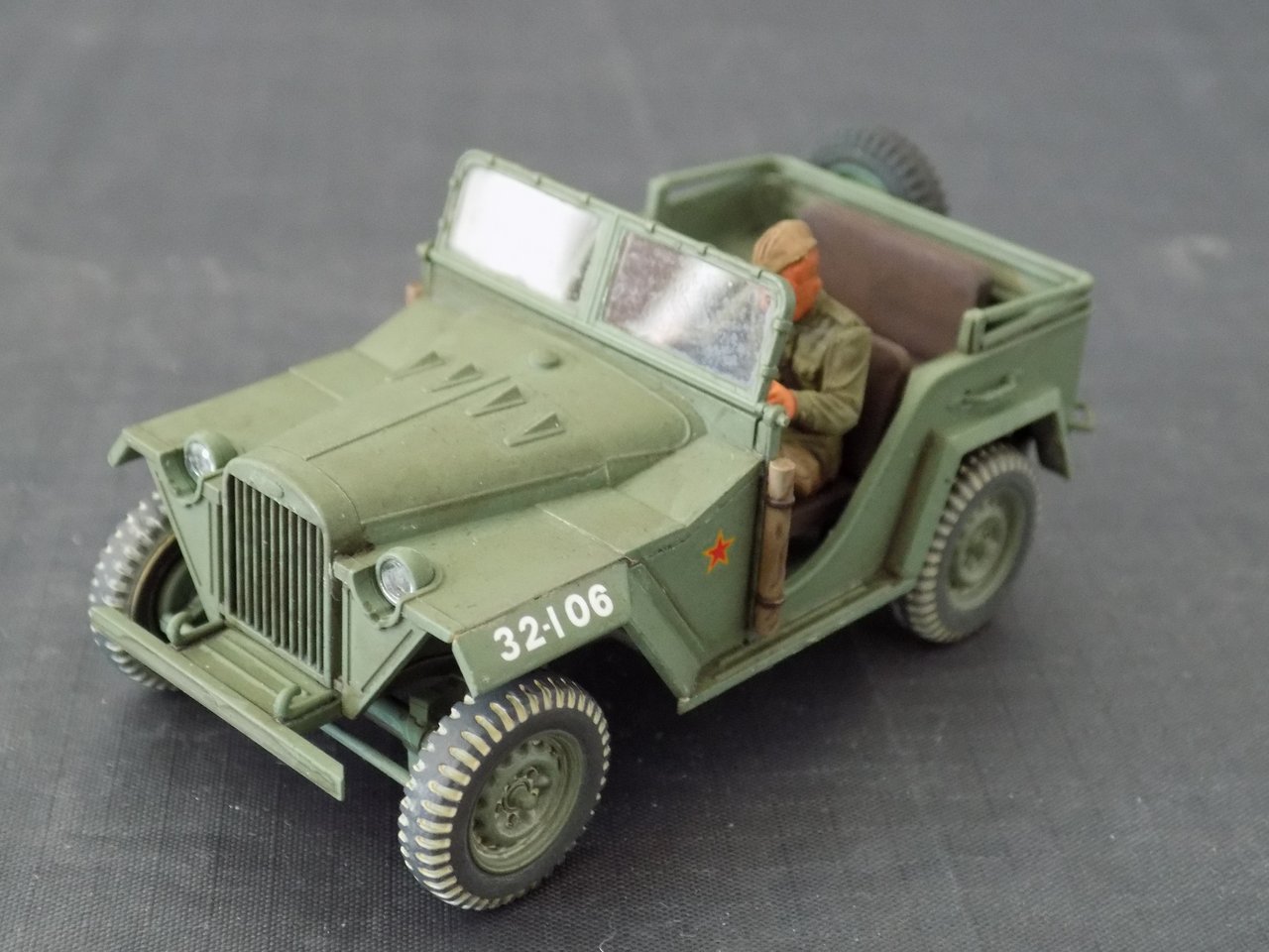 Tamiya 25212 Illyushin IL-2 Sturmovik & GAZ-67B Set 1:48 Model Kit