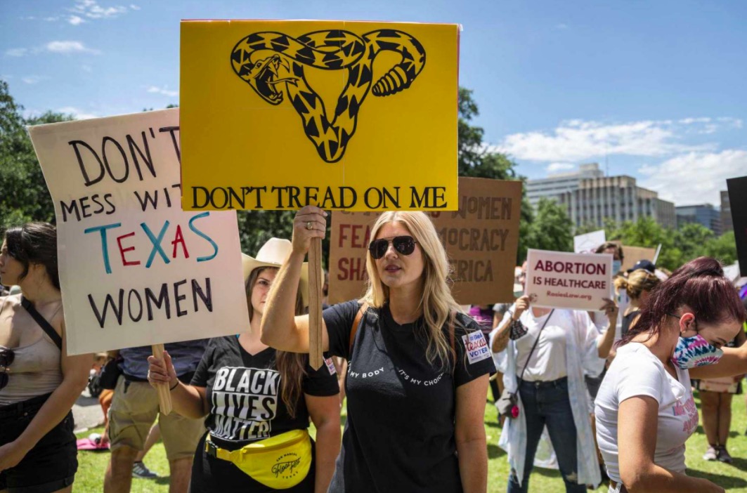 Jueces de la Suprema Corte podrían revocar la polémica ley anti aborto en Texas