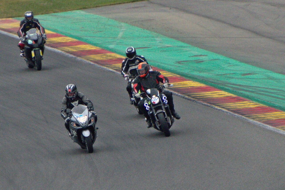 Une journée de roulage à SPA FRANCORCHAMPS - Page 2 R-DSC2910
