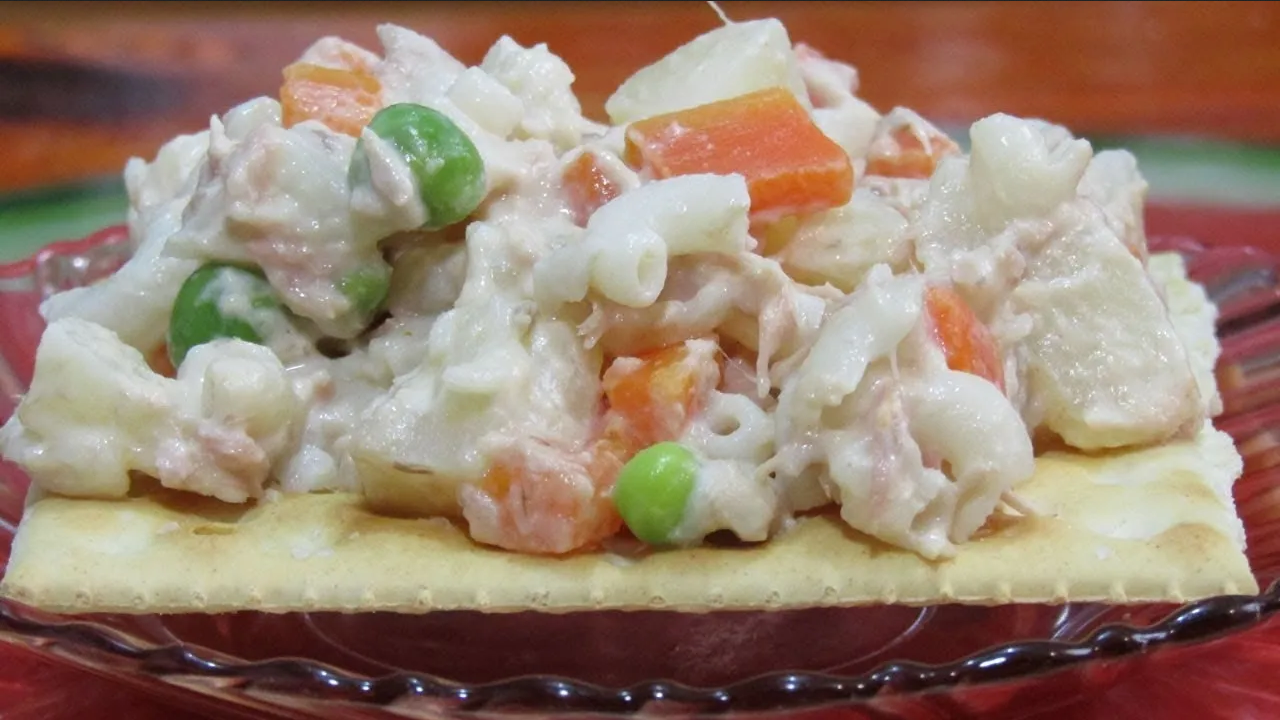 ¿Sin tiempo de cocinar? Prepara una ensalada rusa con atún en minutos
