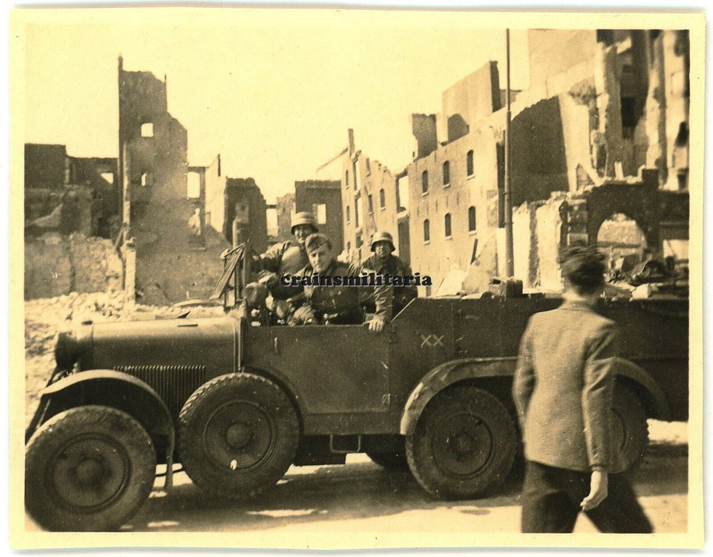 Orig. Foto Steyr 640 Lkw mit 9.PD Wappen in zerstörtes ROTTERDAM Holland 1940