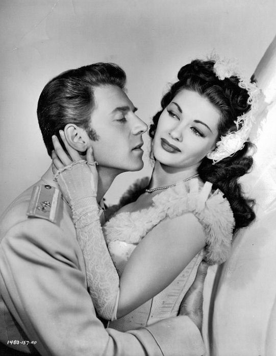 Yvonne_De_Carlo_b45