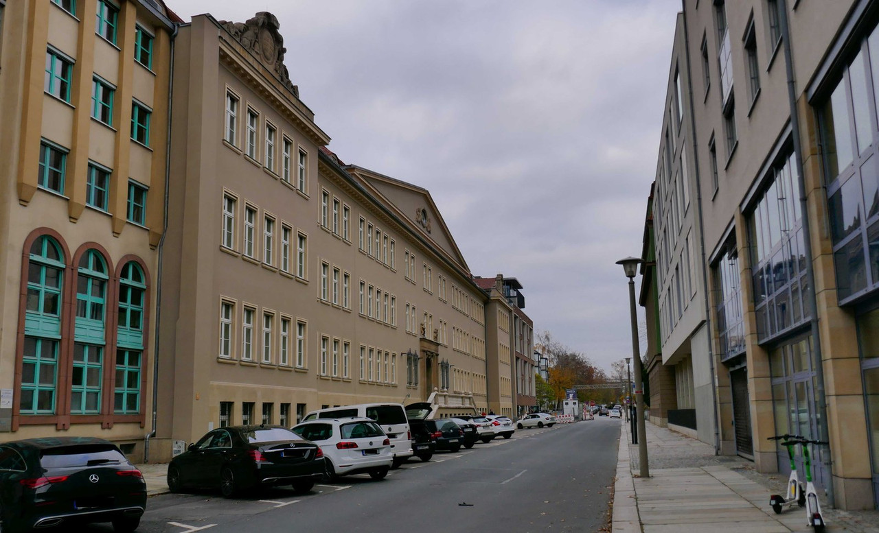 Bild: https://i.postimg.cc/kMvJ2m9Y/P1240663.jpg