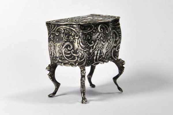 Hanau Commode_a (small)