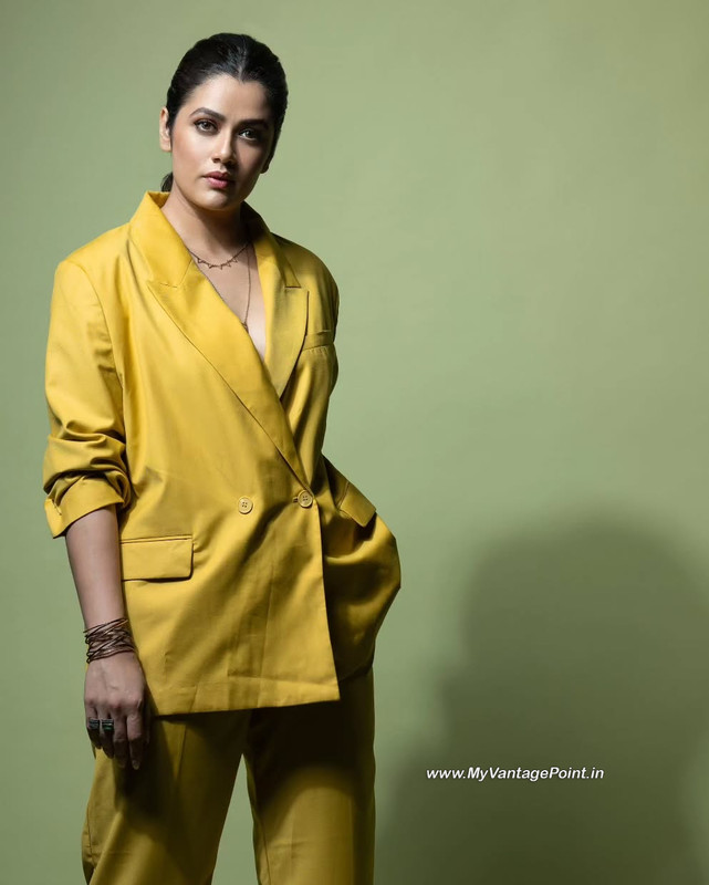 17-Actress-Girija-Oak-Godbole-Photos-Wallpapers-My-Vantage-Point