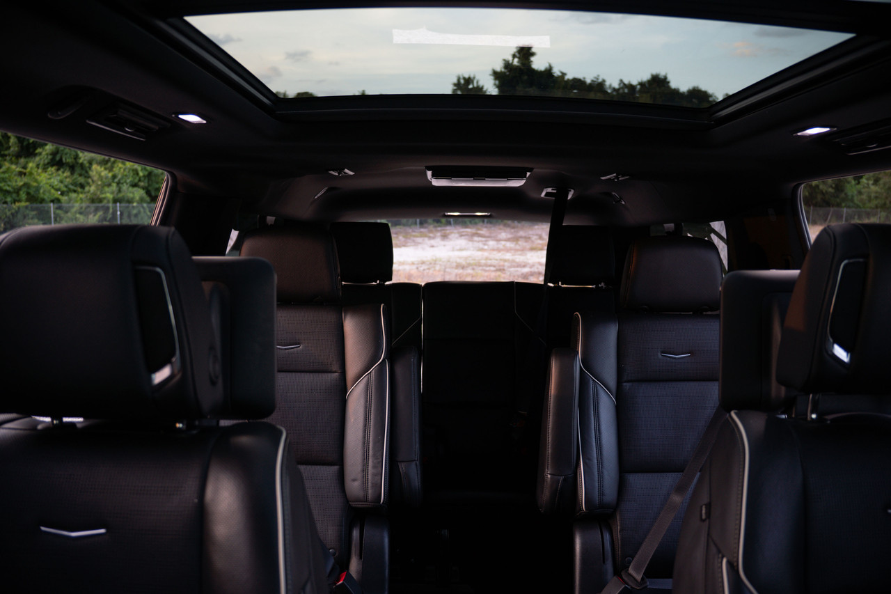 Cadillac Escalade View 19