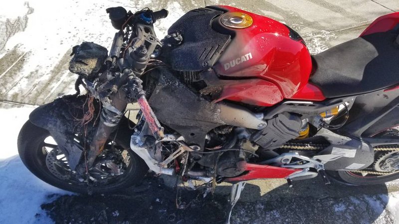 [Imagem: panigale-on-fire-2.jpg]