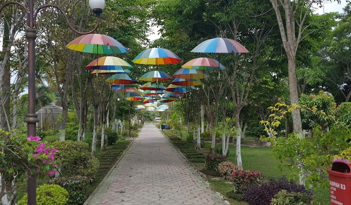 Taman Bunga Rozeline, Spot Wisata Viral yang Bikin Betah di IKN