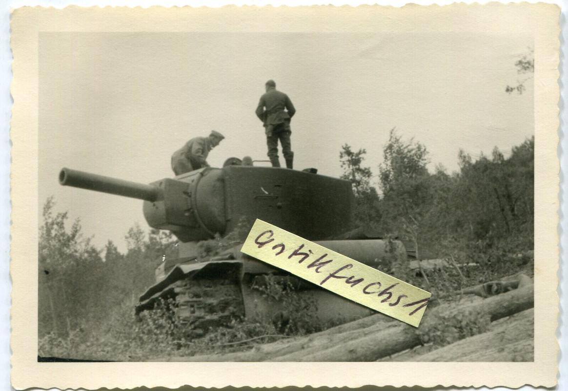 verlassener schwerer KW-1 Panzer aus Rußland im 2.WK