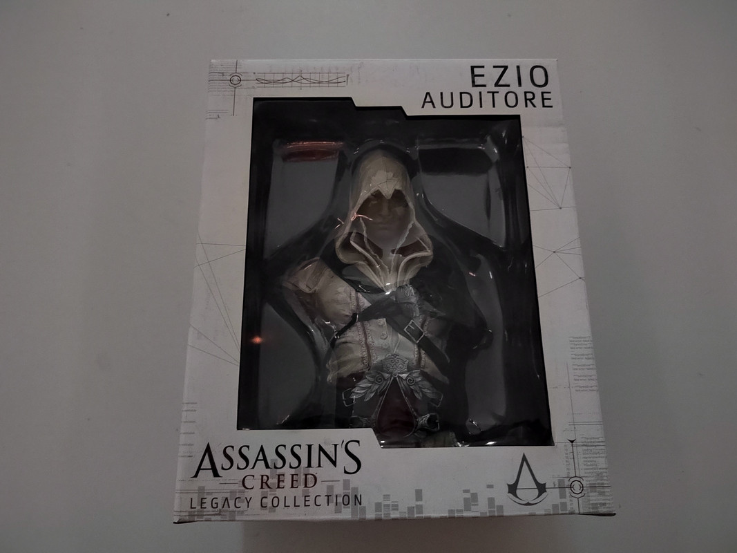 Ezio Bust (2)