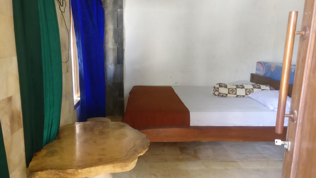 kamar tamu di Hotel Kampoeng Drini