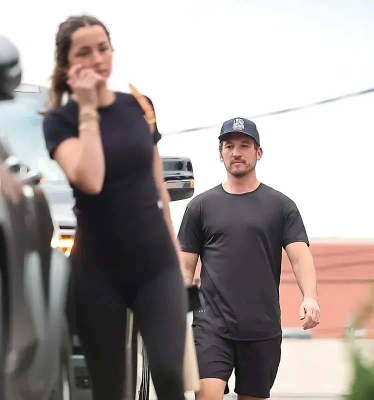 Ana-de-Armas-y-Miles-Teller-pillados-en-el-gym-Santa-Monica-1436x1536