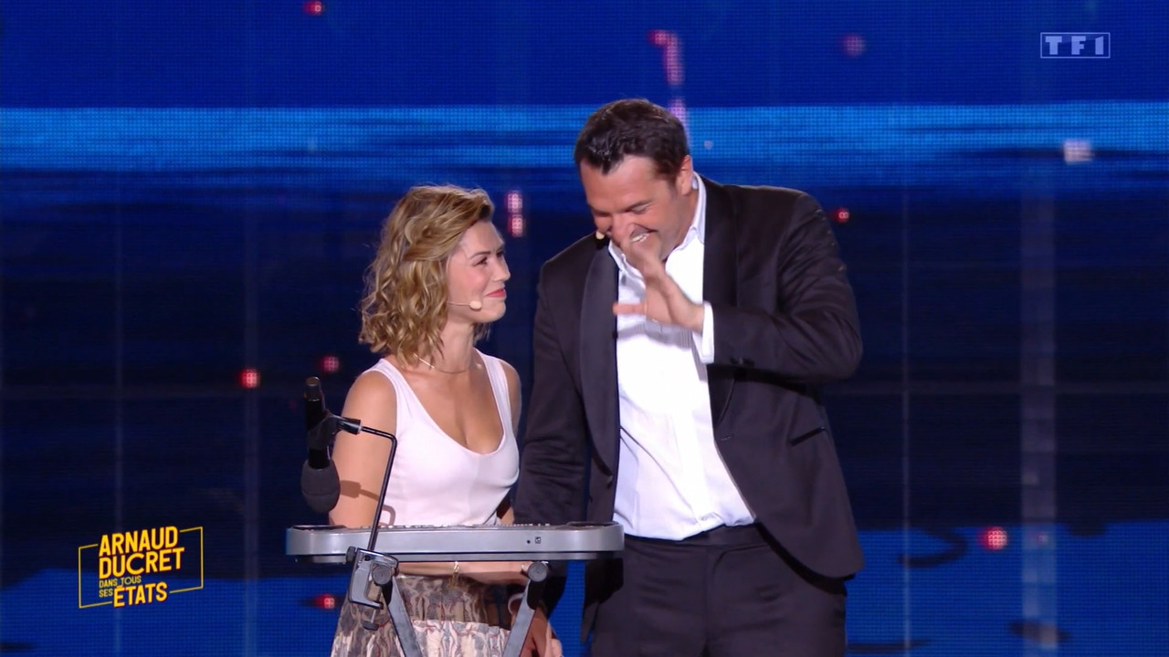 2022-08-16_21_10_TF1_Arnaud-Ducret-dans-tous-ses-etats.mp4_snapshot_01.27.21.357