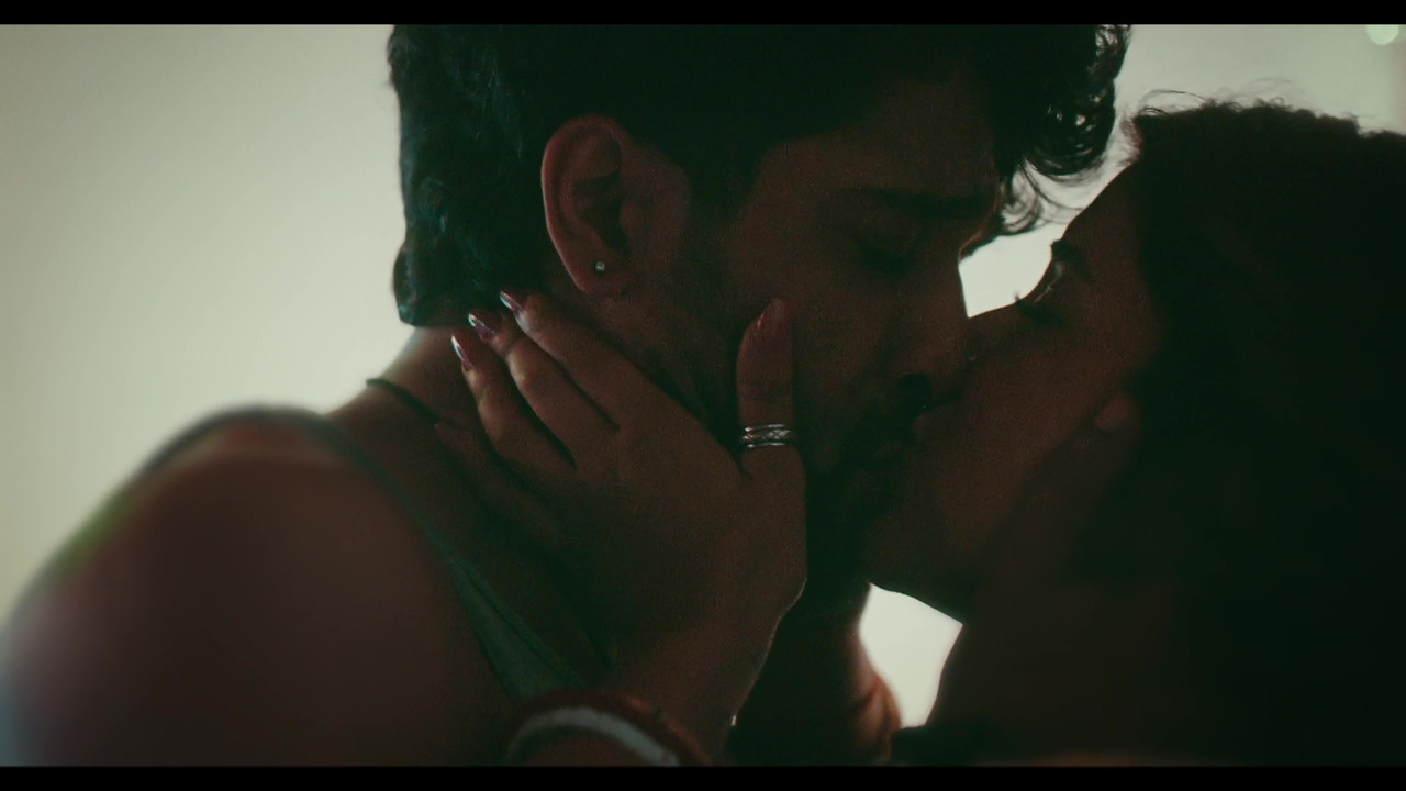 vlcsnap-2025-04-16-23h06m36s995