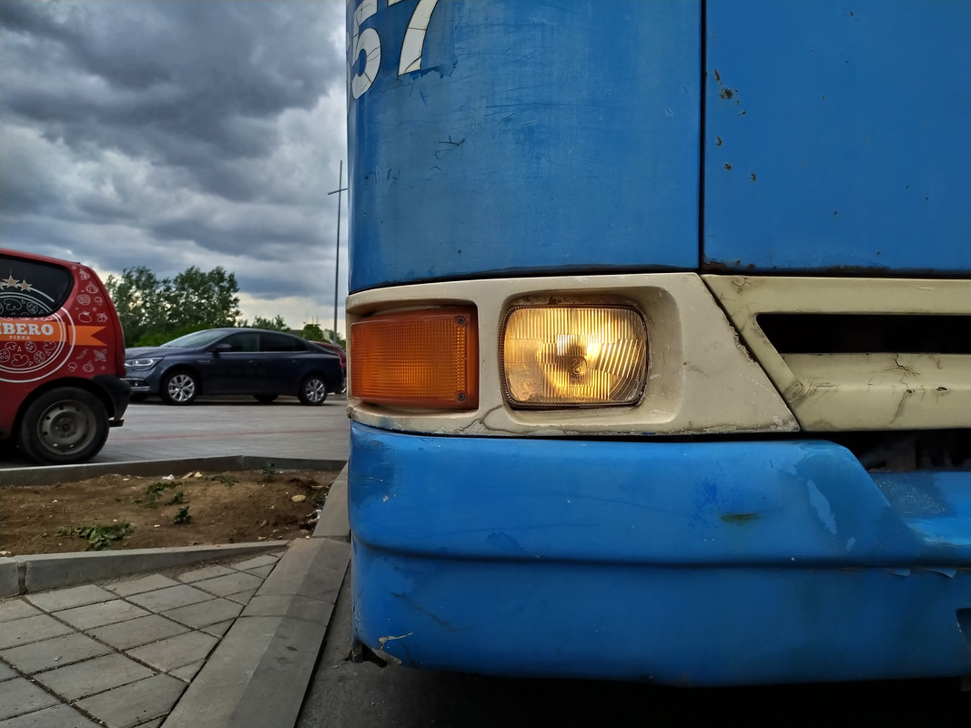 BiM #657; prednja desna signalizacija
