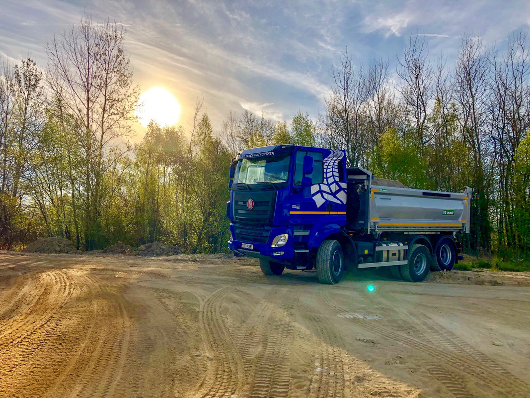 925E8C45-EE53-4933-97E3-638D5AA650C1