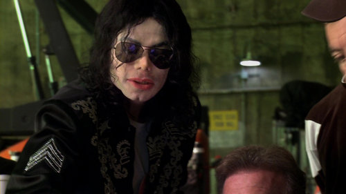 MICHAEL-michael-jackson-2002-2009-13508891-500-281.jpg