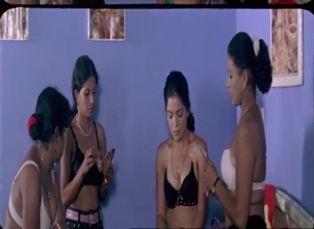 [Image: 12-Bollywood-Uncensored-Clips-12-mp4-sna...-41-10.jpg]