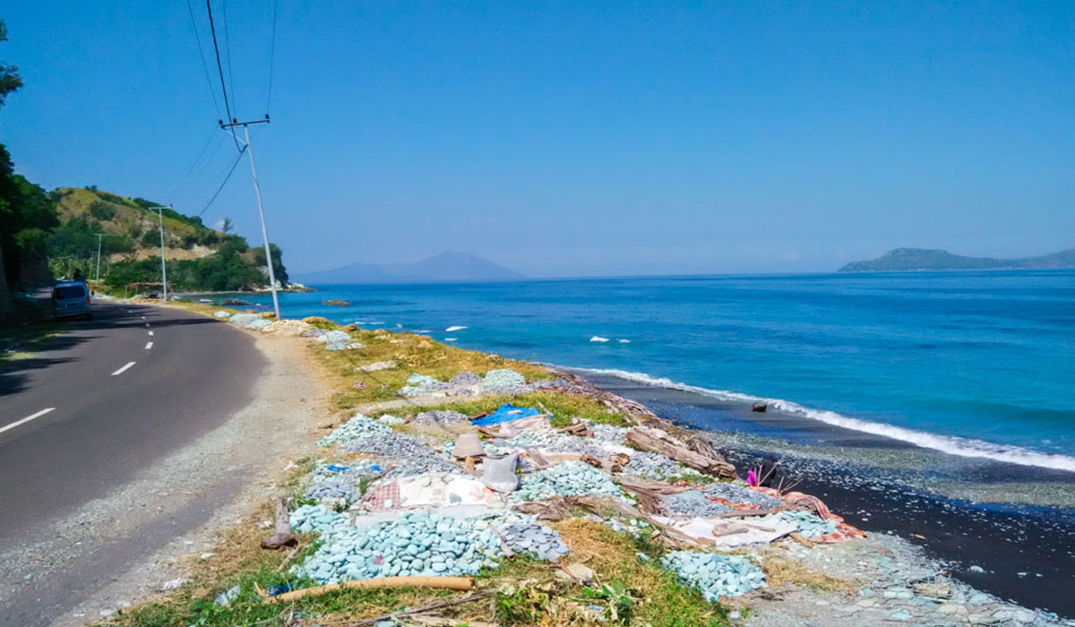 Menelusuri Pesona Pantai Nangapanda yang Sangat Menkajubkan