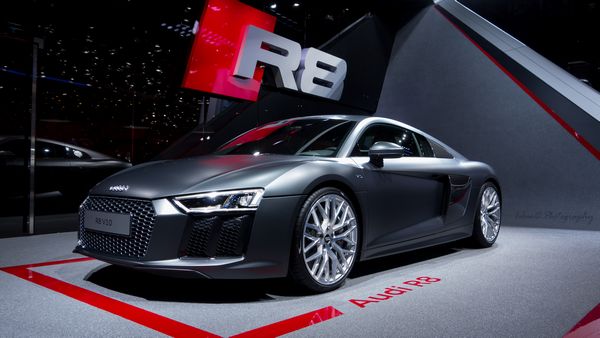 Автомобиль Audi R8 Автомобиль Audi R8