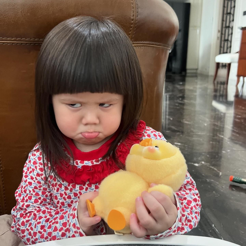 chomismaterialgirl-1716635004-3375701546623602139-4275583