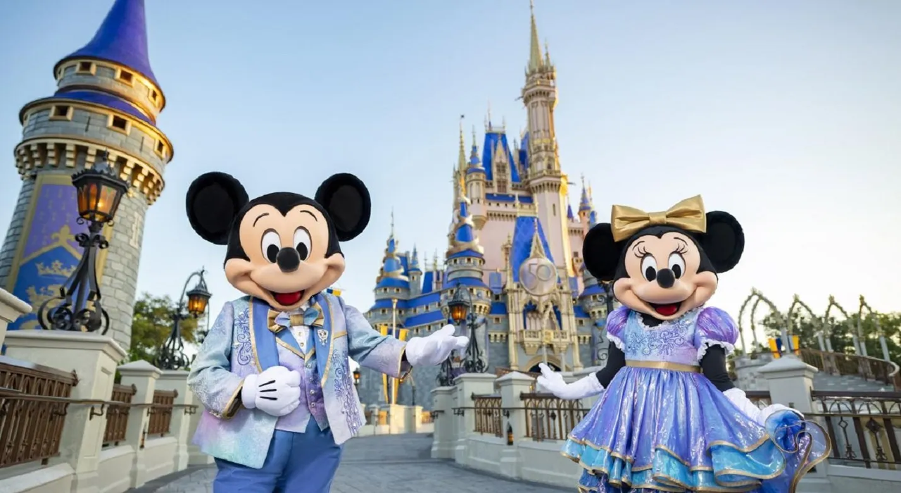 Empleado de Disney grababa bajo las faldas de visitantes, ya tenía 500 videos