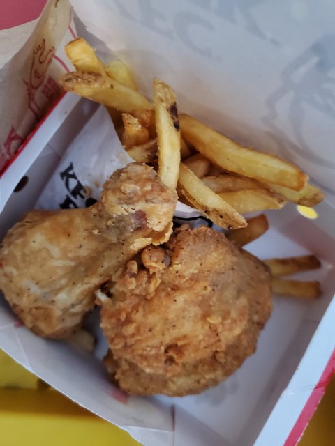 Does Kfc Still Offer Thursdays Special (10 Pieces + 1 Large Fries) For 