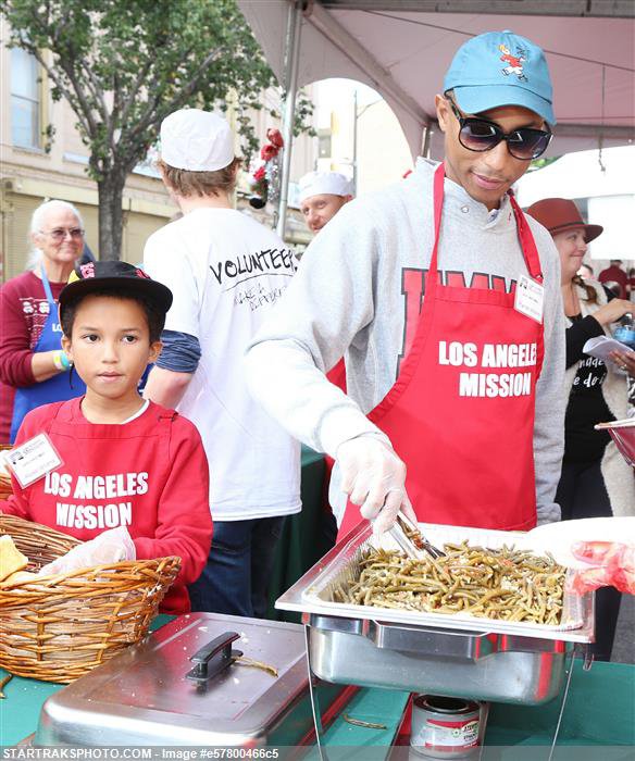 Pharrell Williams With Family At The Los Angeles Mission's Thanksgiving  Event (November 21st 2018) - The Neptunes #1 fan site, all about Pharrell  Williams and Chad Hugo