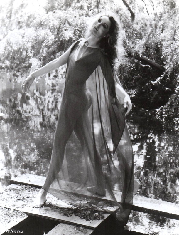 Julie_Newmar_mb70