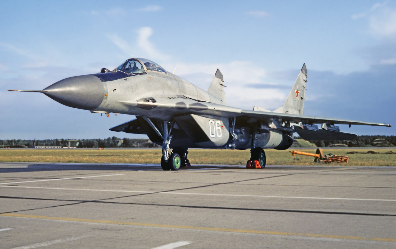 787. IAP, Mig-29 06 white (2)