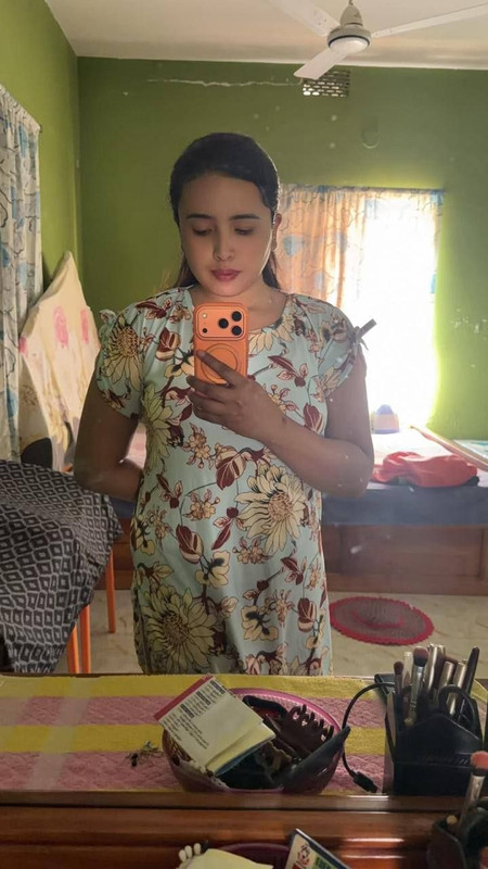 photo 5111663054440565808 y