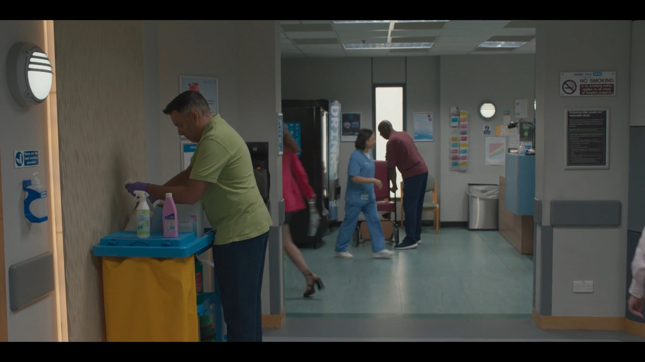 2023-04-08_21_35_BBC1_Casualty_37x26_Welcome-to-the-Warzone.mp4_snapshot_00.15.55.795