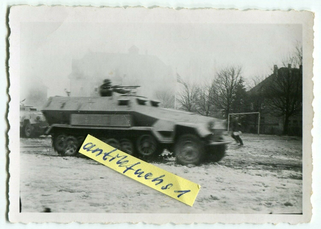 WH-Schützen-Panzer beim Gefecht 1944