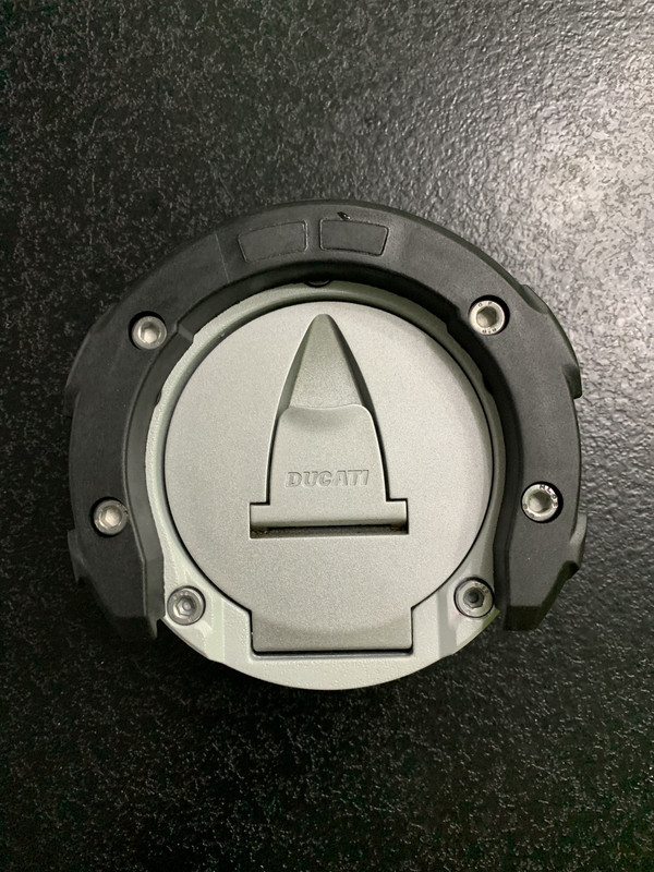 5EEB2FB3-5889-4B6F-BD6D-33B429A7C659