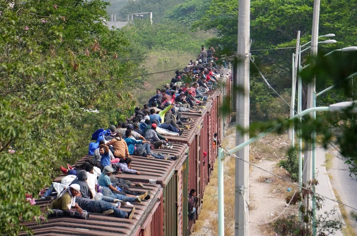 Buscan rescatar y disuadir a migrantes que viajen en tren
