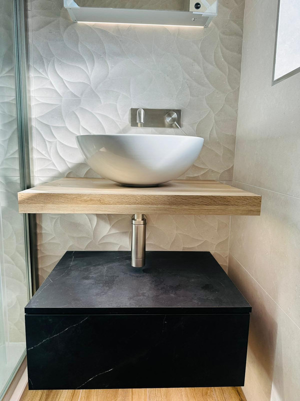 Natural bathroom finish with botanical styling