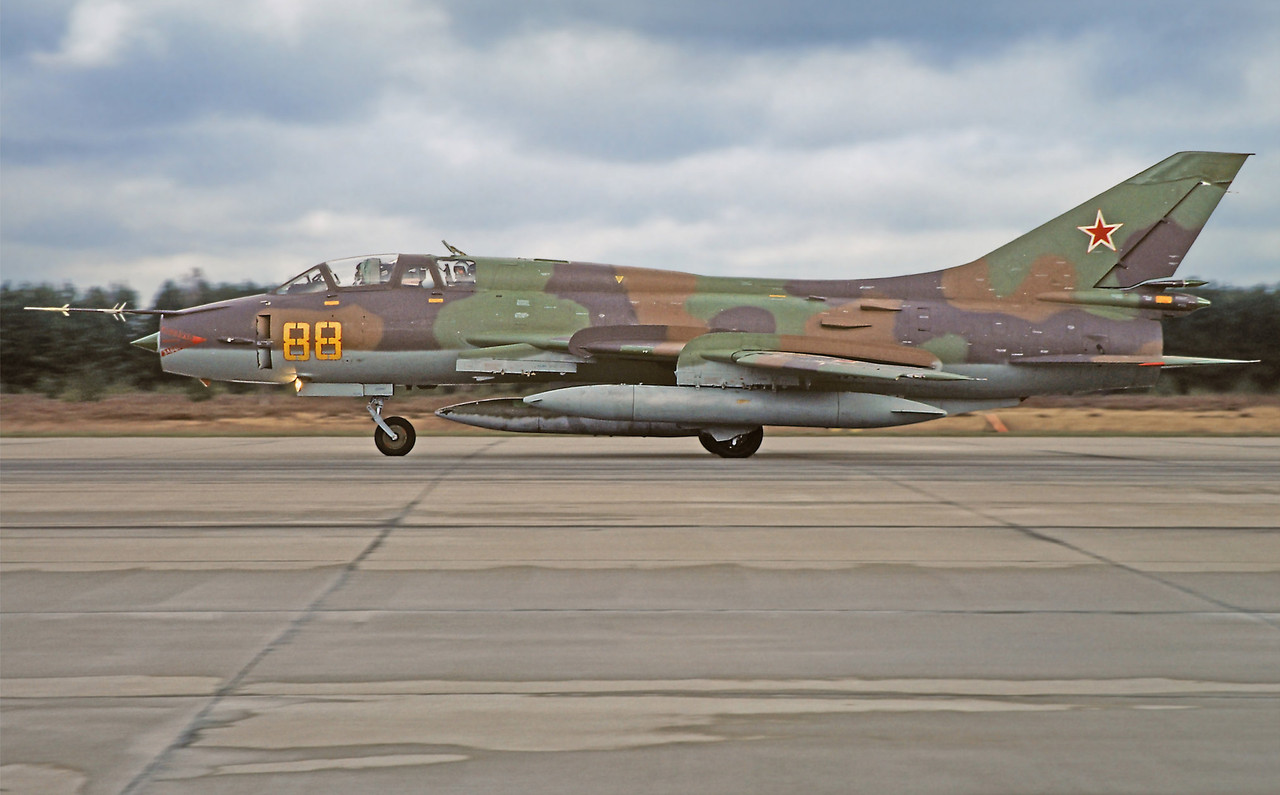 20 GvAPIB Su-17UM3 88 yellow_17532365202 (2)d
