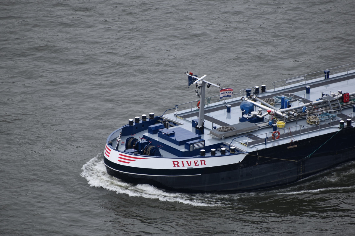 2022.06.27d7a Schiff River (1940x1293)