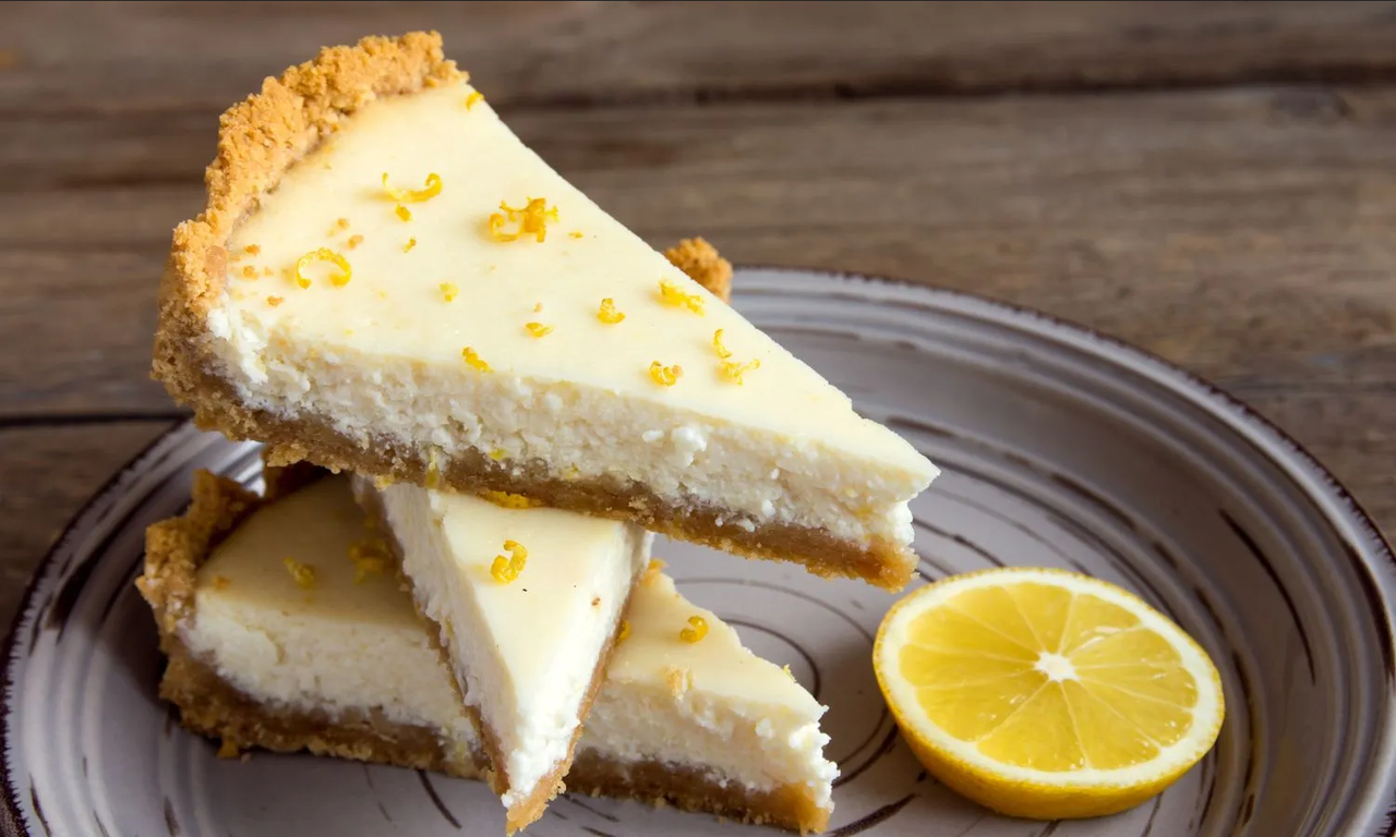 ¿Que postre hacer sin horno? Haz un cheesecake de limón para el antojo