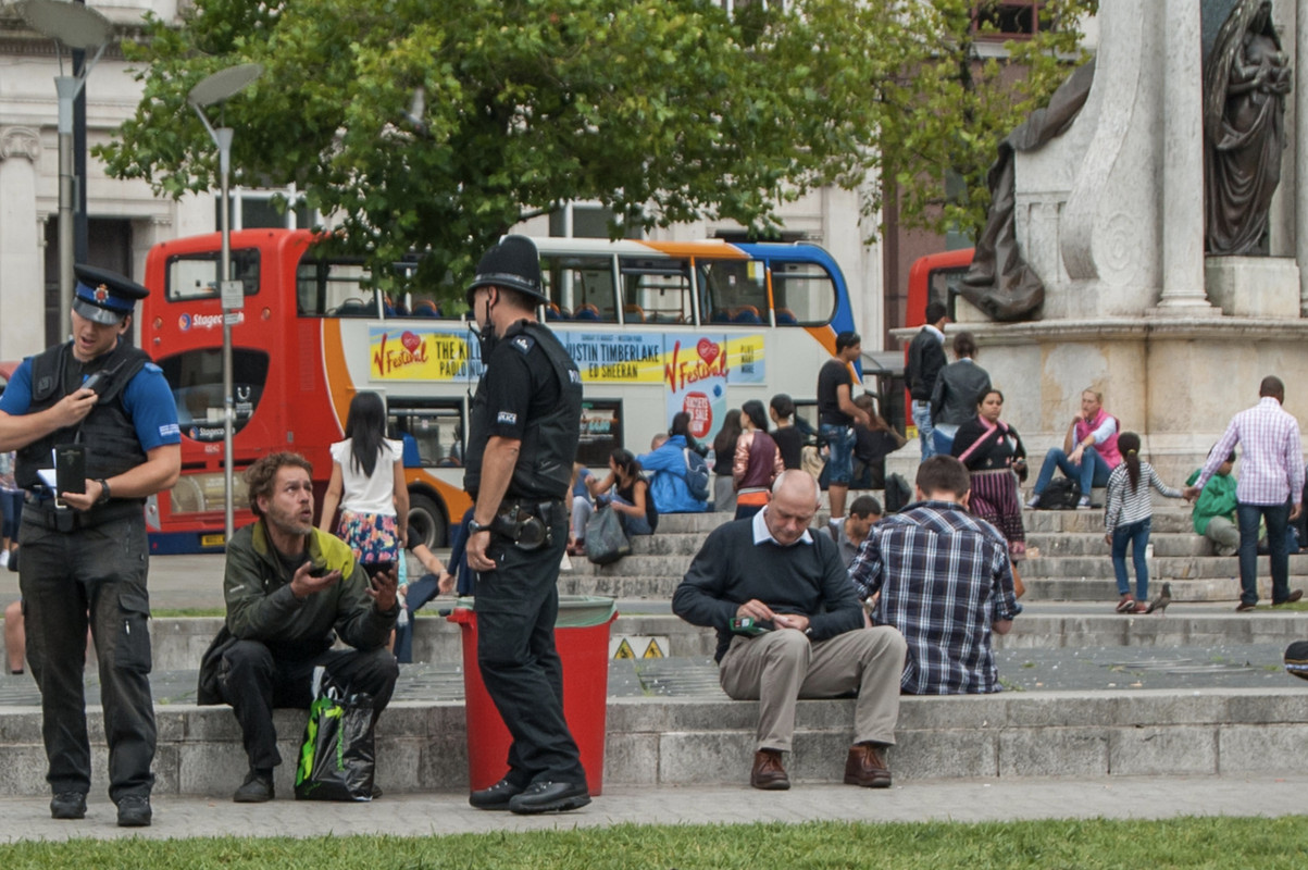 peoplepoliceinpiccadillysquare.jpg