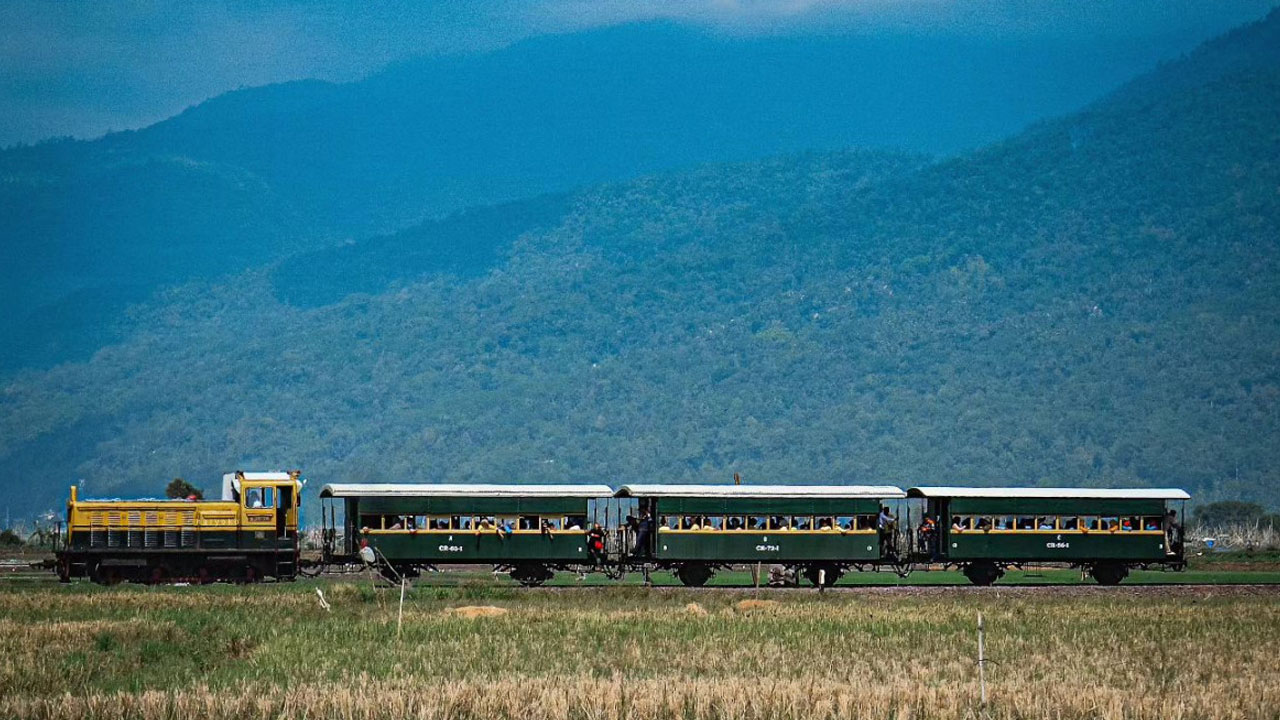Pengalaman Wisata Naik Kereta Uap