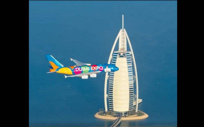 Airbus A380 Emirates dengan livery khusus Dubai Expo.