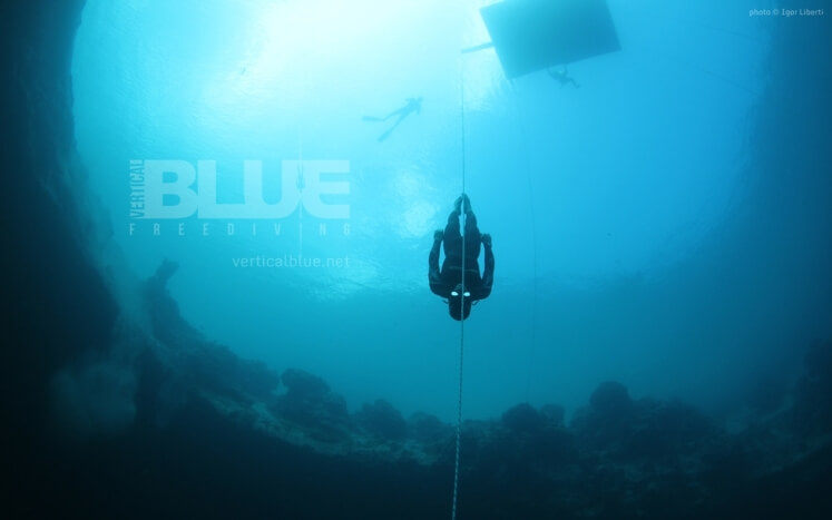 Соревнование по глубинному фридайвингу Vertical Blue, Багамские острова Соревнование по глубинному фридайвингу Vertical Blue, Багамские острова