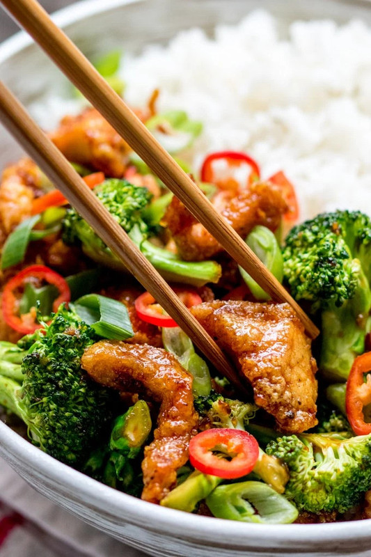 Crispy-Chilli-Chicken-with-Brocolli