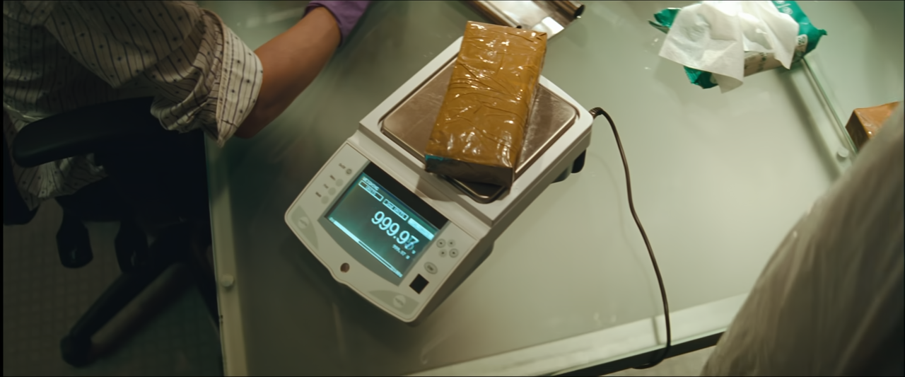 Layer Cake (2004) Multi 1080p BluRay AV1 Opus [AV1D].mkv_snapshot_00.04.29_[2021.01.29_18.24.27]