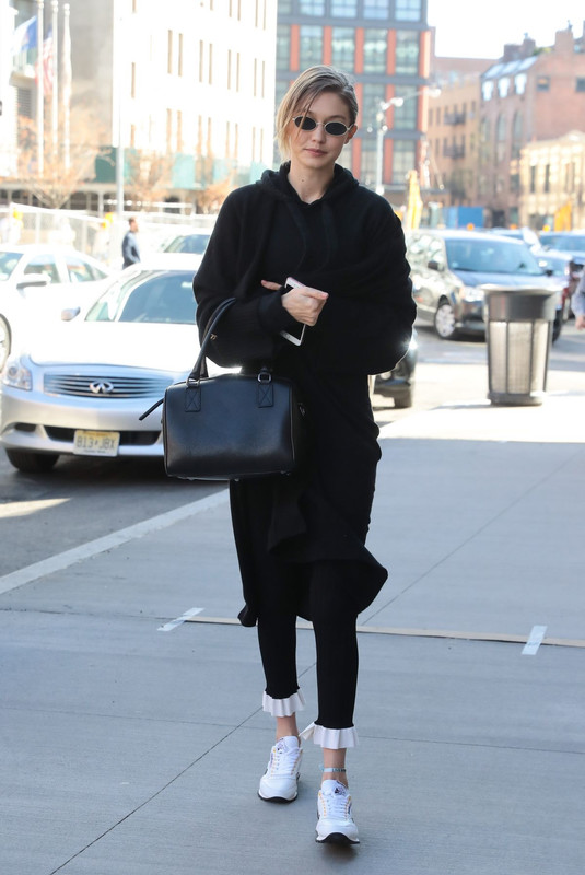 gigi-hadid-out-and-about-in-new-york-04-22-2018-1