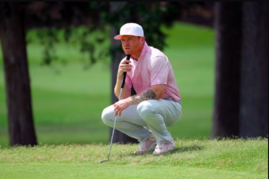 Canelo Álvarez deja de lado el boxeo y participa en un torneo de golf