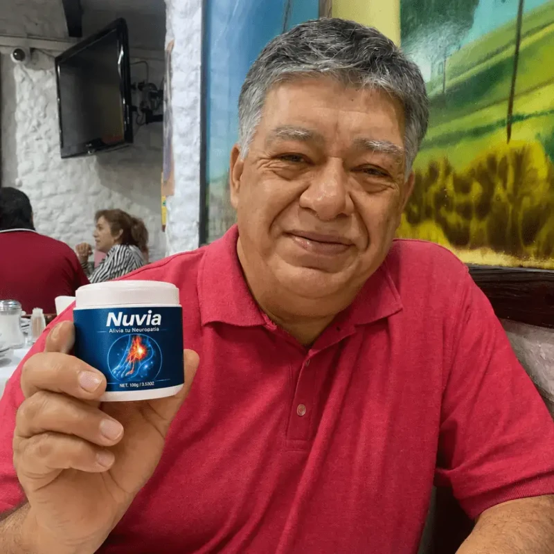 Señor Satisfecho con Crema Nuvia