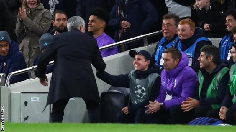 109904719-mourinho.jpg