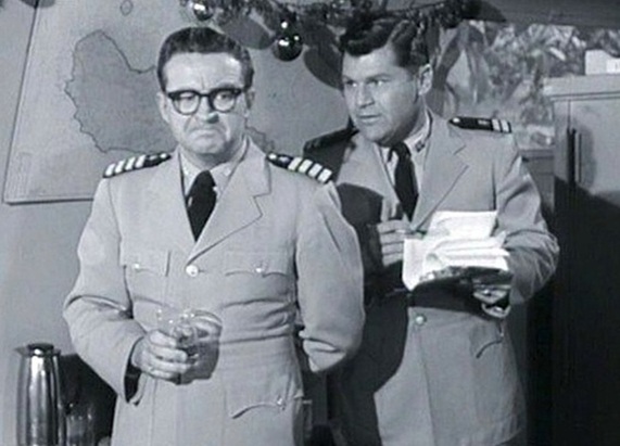 MUNSTERS-MCHALES-NAVY-1-A-FOTOR.jpg